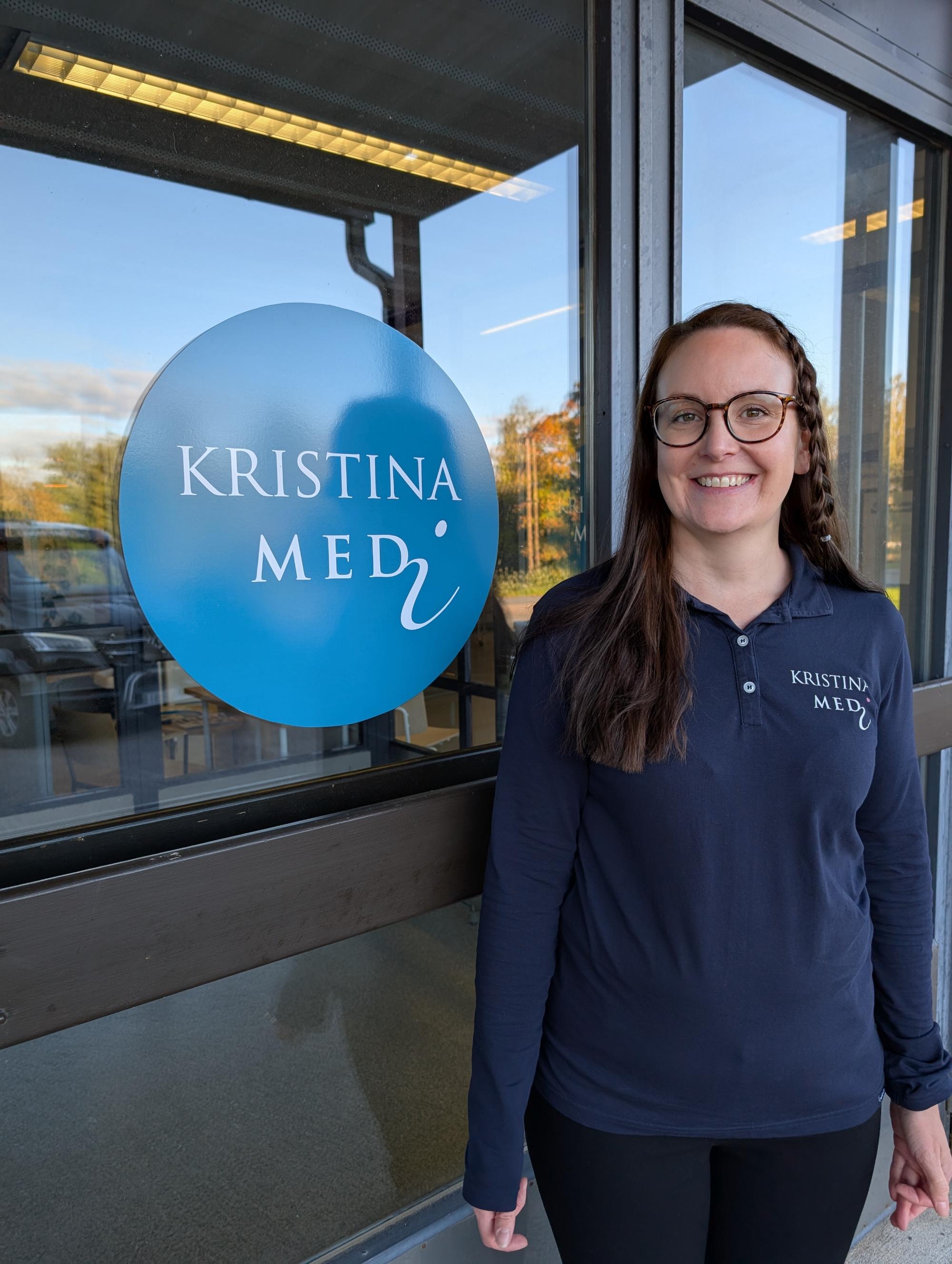 Kuvassa KristinaMedin Merikarvian toimipisteen työterveyshoitaja Jenniina Lindberg